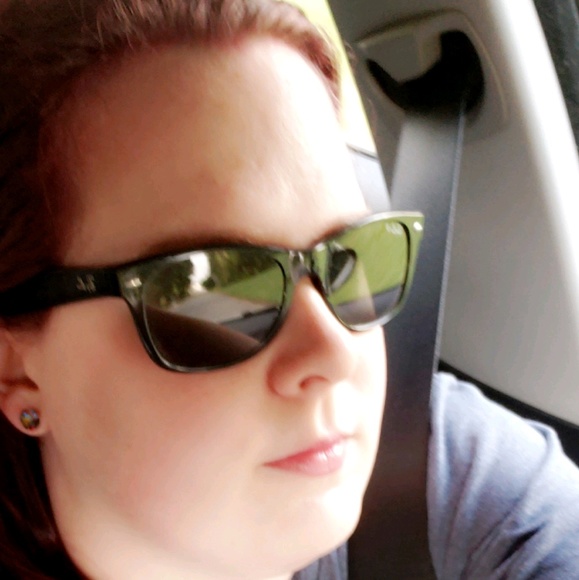 Meet your Posher, Amanda - Picture 1 of 1